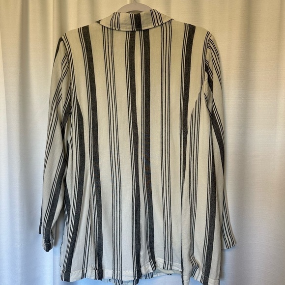 TORRID Striped Linen Blend Blazer Womens Plus Sz 1 1X Lined Pockets Two Buttons - Picture 7 of 12